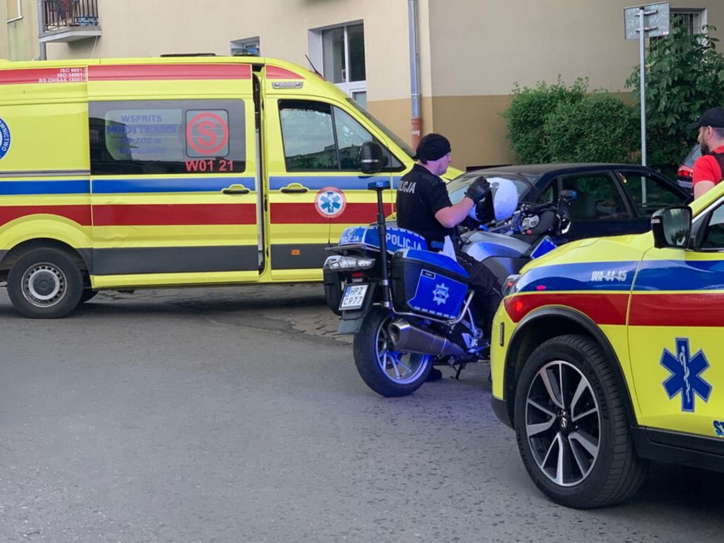 Niepełnosprawne dziecko wjechało rowerkiem pod pędzącego opla. Trafiło do szpitala