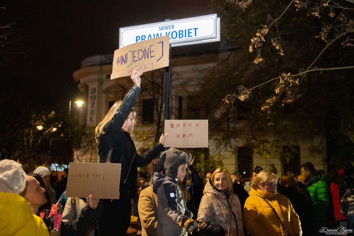 Kraków: "Ani jednej więcej". Protest po śmierci ciężarnej Izabeli z Pszczyny