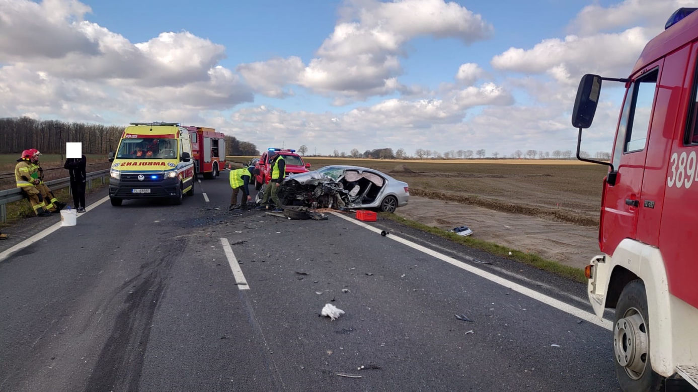 Wypadek na drodze Kąkolewo-Garzyn. Wezwano śmigłowiec