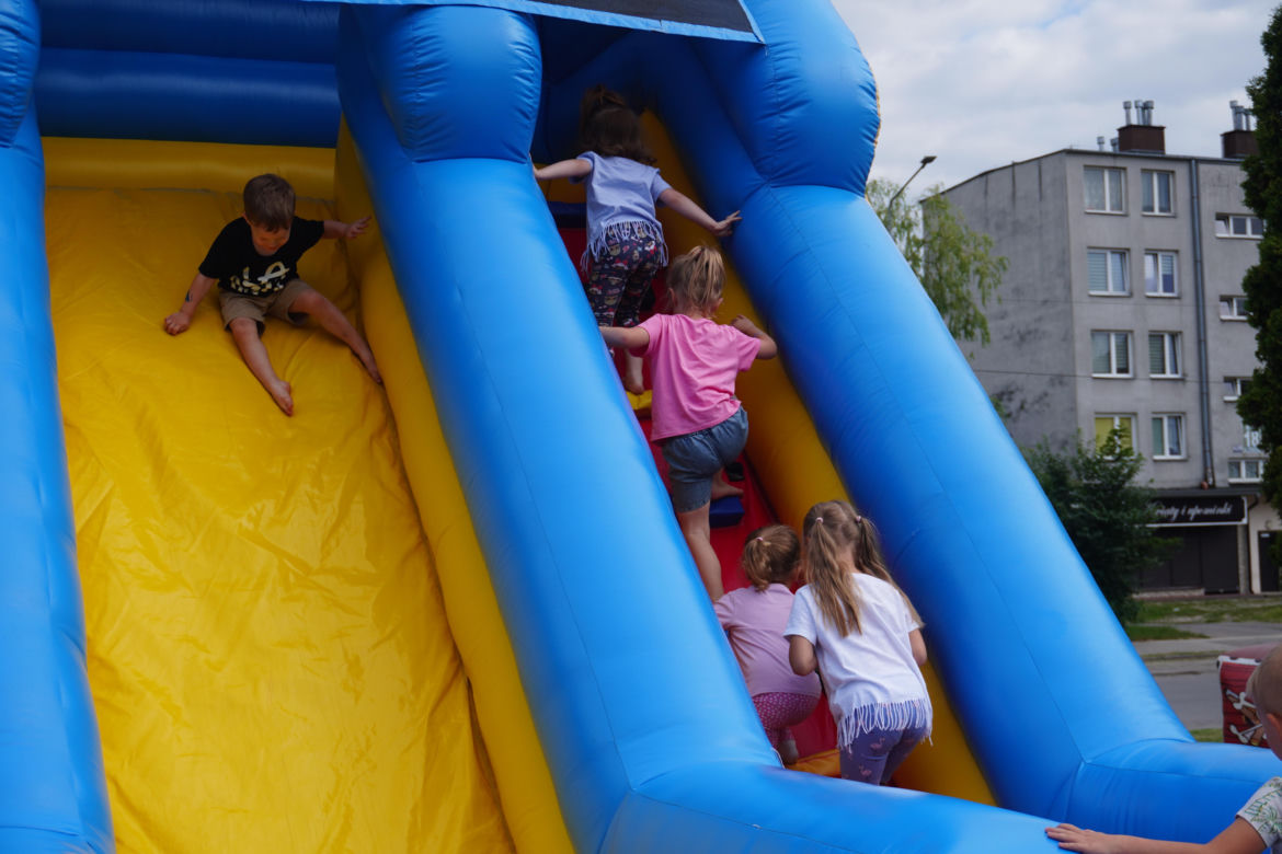 Piknik mieszkańców z karatekami w Skarżysku-Kamiennej