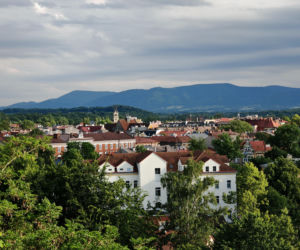 To jedno z najstarszych miast na Śląsku. Jest stolicą historycznej krainy