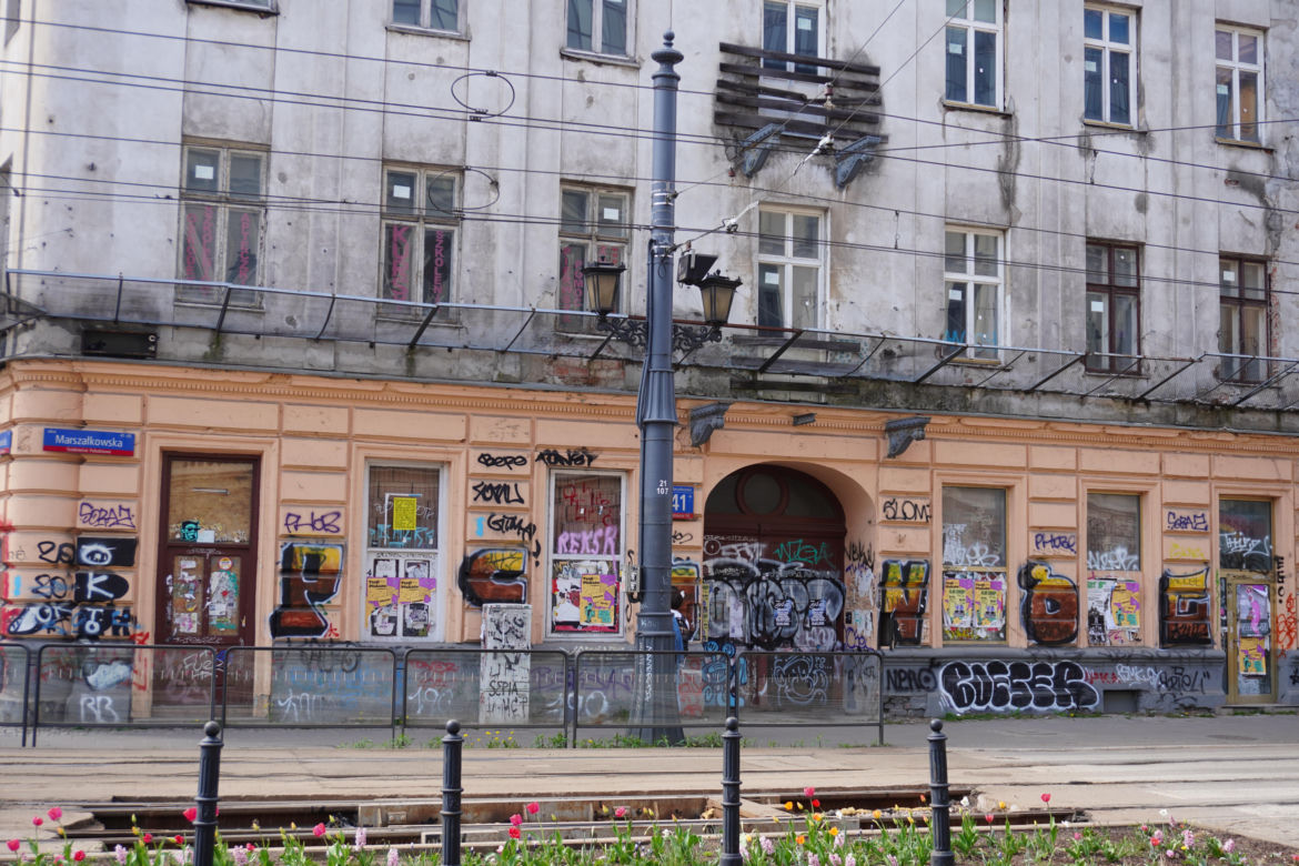 Bazgroły na Marszałkowskiej 