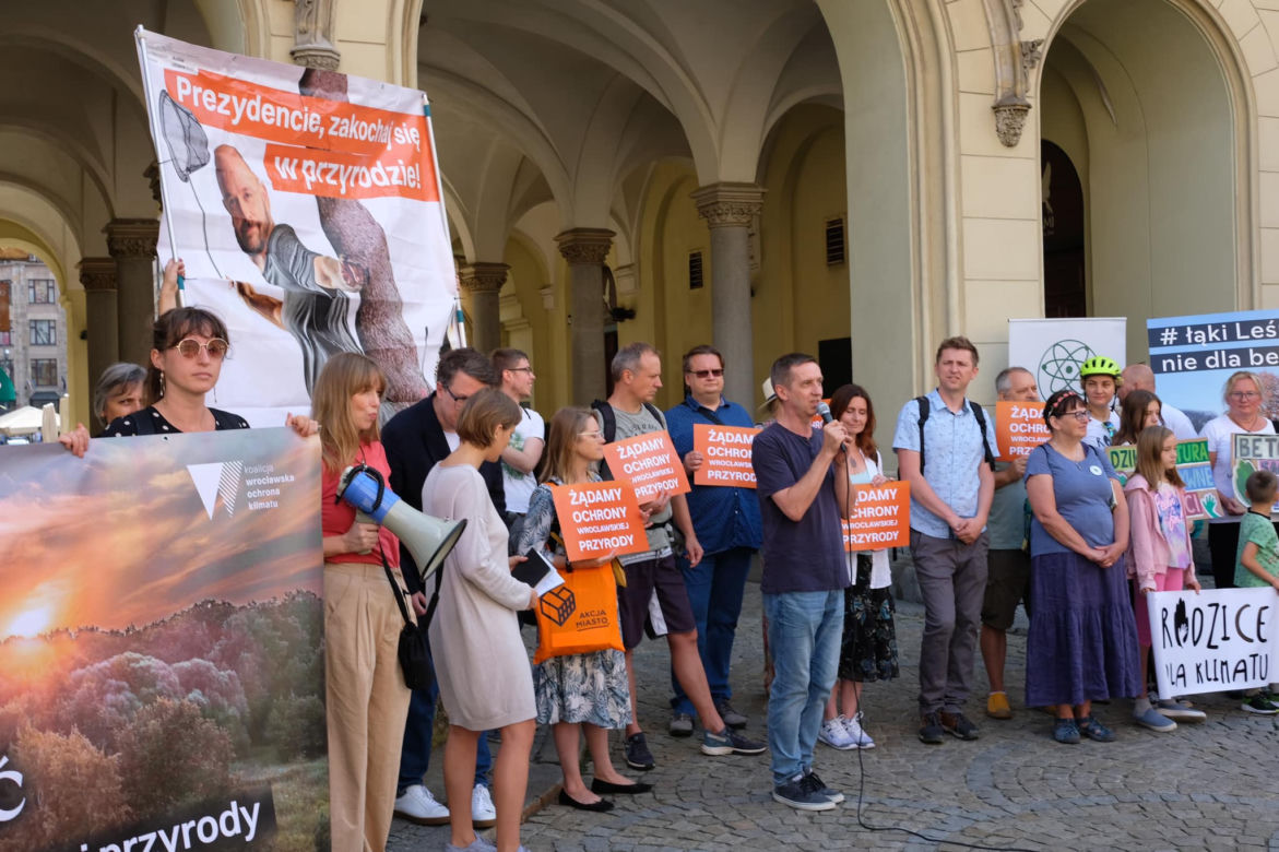„Kochaj, nie rżnij”, „Chcemy bzykać w spokoju" czy „Chcemy mieć mokro”
