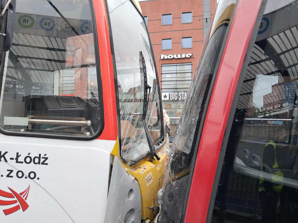 Zderzenie dwóch tramwajów w centrum Łodzi.