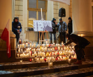 Lublin solidarny z Gdańskiem. Setki osób przed ratuszem