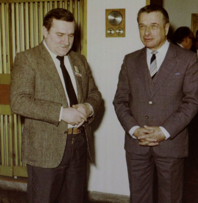 Kiszczak niszczył teczki kościoła