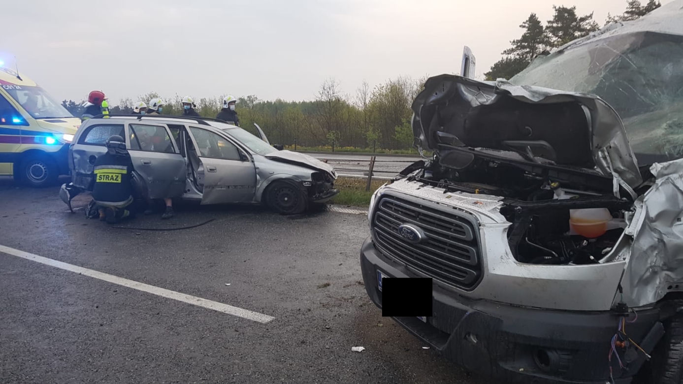 Wypadek na A1. Zderzyły się dwa samochody. 7 osób jest poszkodowanych