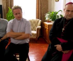 Ranczo 9 sezon odc. 110. biskup Kozioł (Cezary Żak), ksiądz Maciej (Mateusz Rusin), ksiądz Robert (Bartek Kasprzykowski)