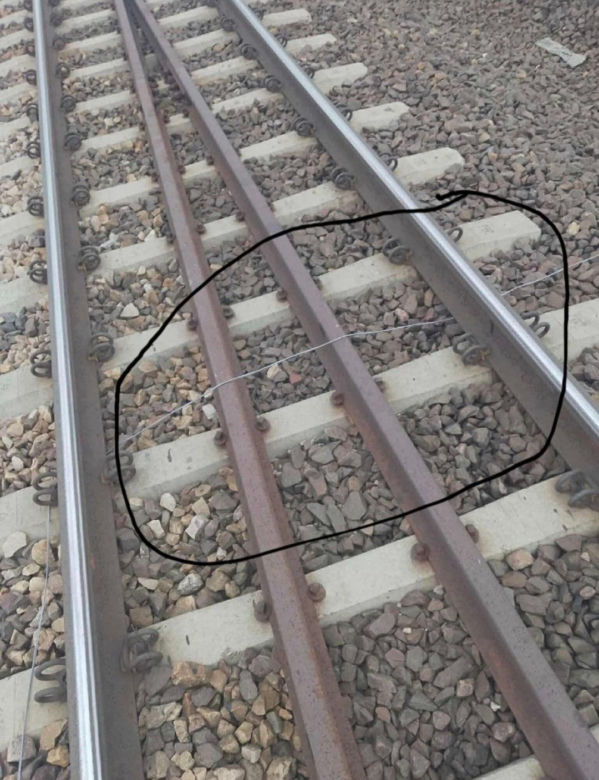 Uszkodzone tory na odcinku Dęblin-Życzyn w powiecie Garwolińskim