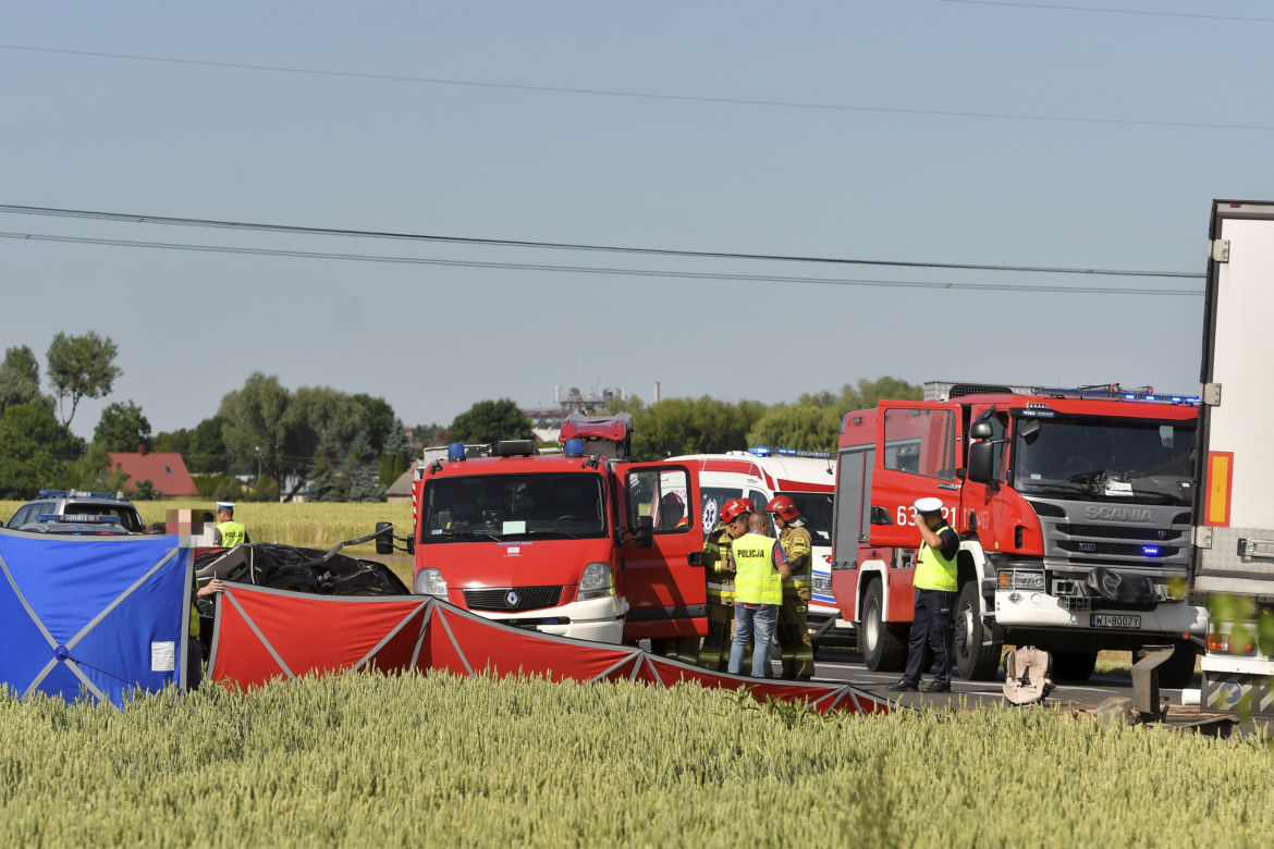Znak "stop" stanął na skrzyżowaniu śmierci. Minął rok od potwornej tragedii w Elżbietowie