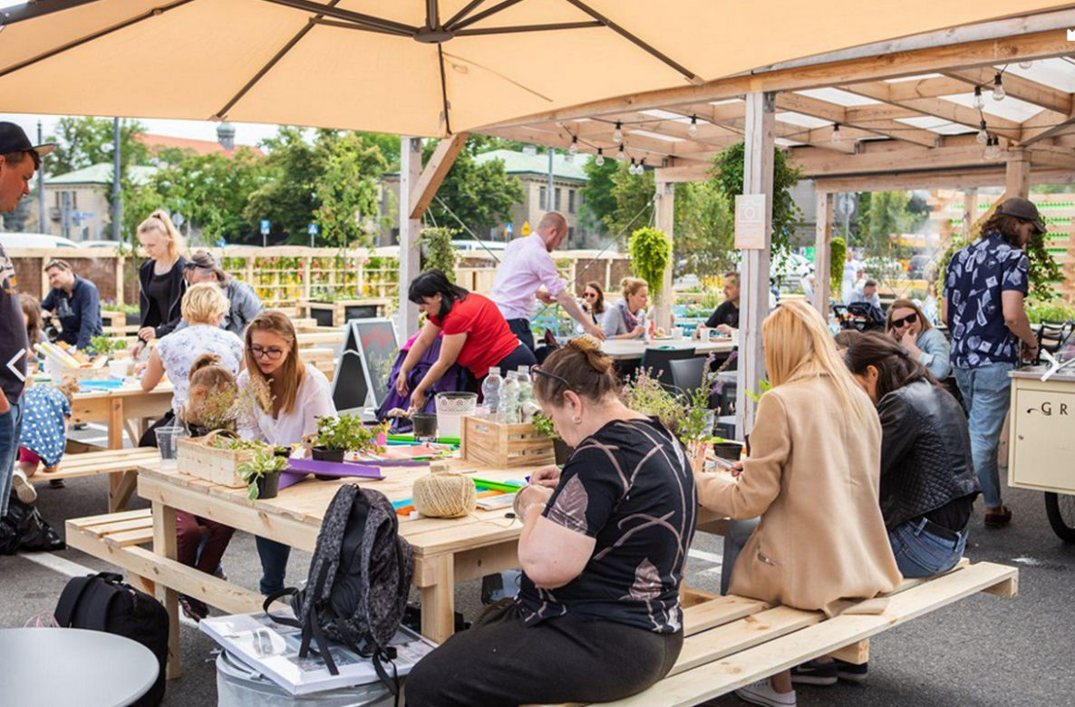 2. Strefa relaksu na placu Bankowym