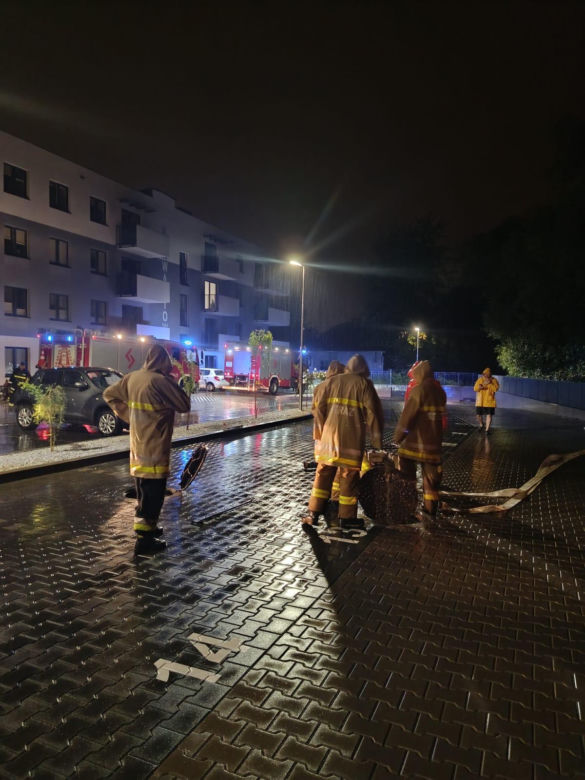 Gwałtowne wezbrania rzek w województwie śląskim. "Sytuacja jest naprawdę trudna"