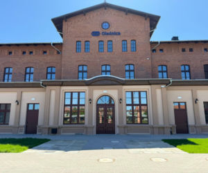 Zabytkowy dworzec zmienił się nie do poznania! Mają tu kręgielnię i strefę relaksu