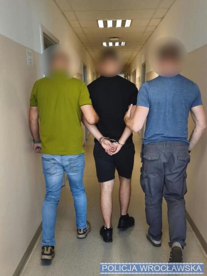 Brutalny napad na uczniów we Wrocławiu! Młodociani bandyci w rękach policji