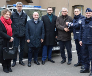 Policjanci mogą już jeździć nowymi samochodami