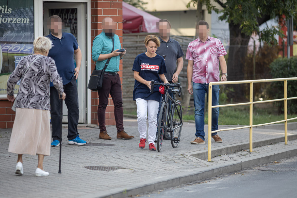 Jadwiga Emilewicz pojechała rowerem na bazarek