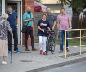Jadwiga Emilewicz pojechała rowerem na bazarek
