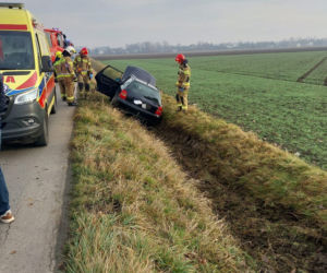 Samochód wpadł do rowu. Wypadek w miejscowości Niwki