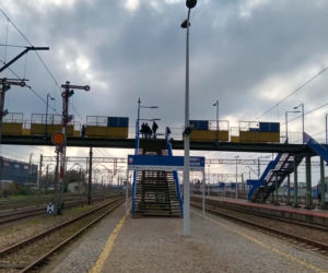 Białostoczanie boją się tych schodów. Trauma z dzieciństwa. PKP zapowiada demontażjch