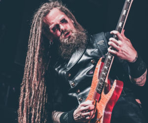 Skrupulatnie wyreżyserowany groteskowy spektakl okraszony nutą surrealizmu – Avatar zawładną Warszawą [RELACJA]