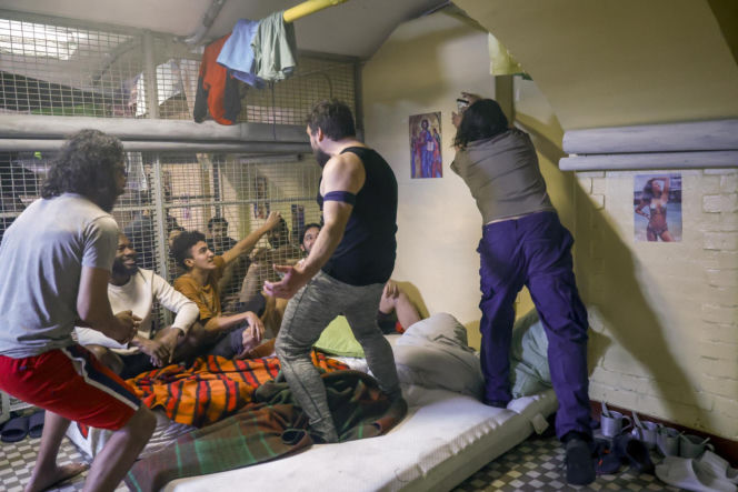 Mateusz Kościukiewicz jako Paweł w "Pierwszej miłości"