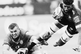 Znaleźli go nieprzytomnego pod prysznicem. Znany 31-letni rugbysta nie żyje