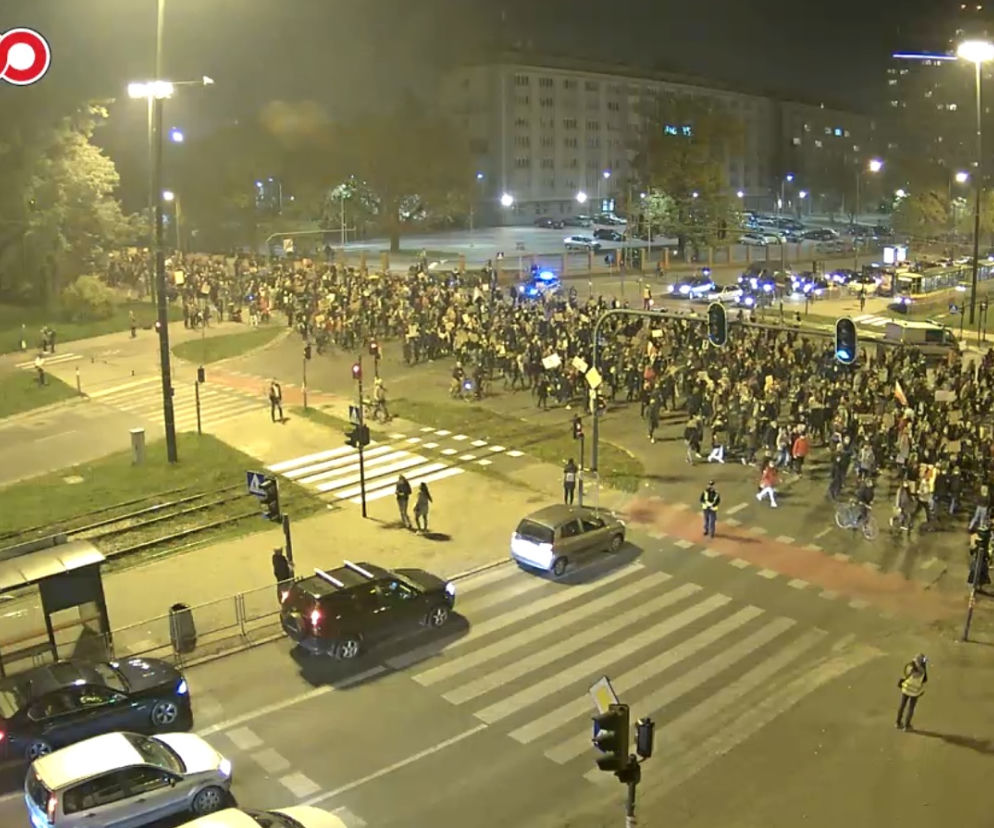 STRAJK KOBIET w Łodzi 27.10.2020. SETKI protestujących ZABLOKOWAŁY ULICE! [WIDEO]