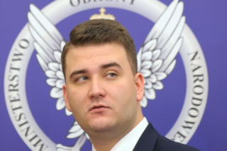 Współautor tekstu w Sieci o przekrętach Polskiej Grupy Zbrojeniowej: Dziwne powiązania Misiewicza