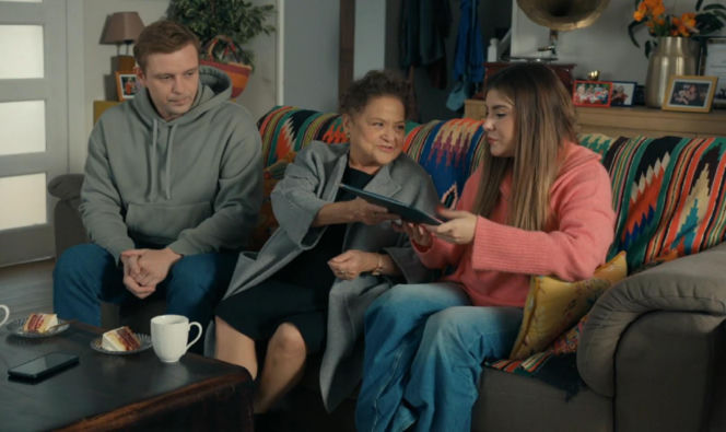 Barwy szczęścia, odc. 3336. Hubert (Marek Molak), Lucyna (Grażyna Zielińska), Agata (Natalia Zambrzycka)