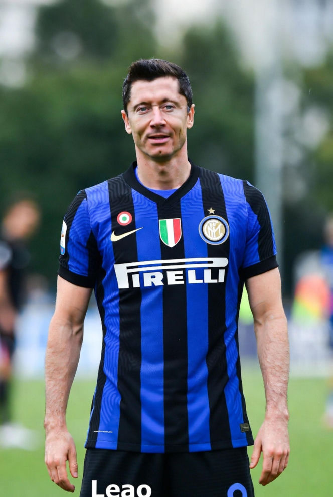 Robert Lewandowski w koszulkach różnych klubów