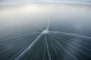 Tragedia w Radzewie. Zamarznięty staw odebrał życie 7-latkowi, co z matką?