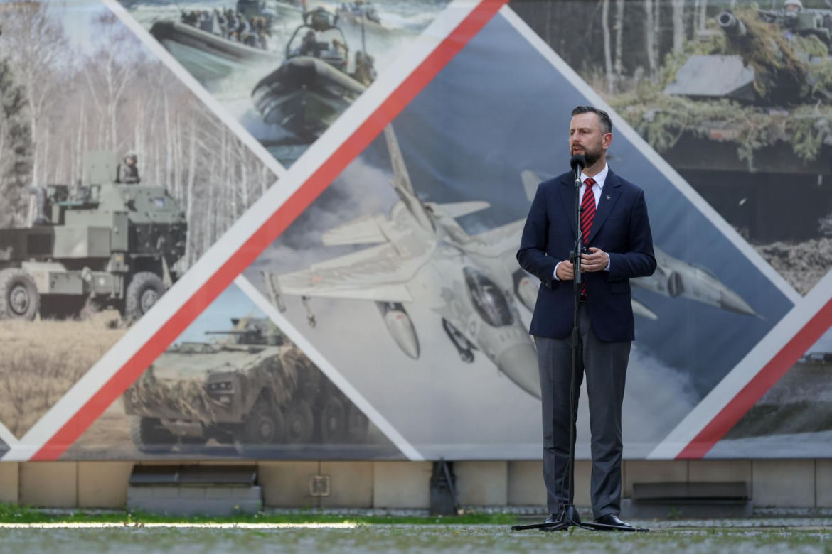 Szef MON wręczył odznaczenia żołnierzom