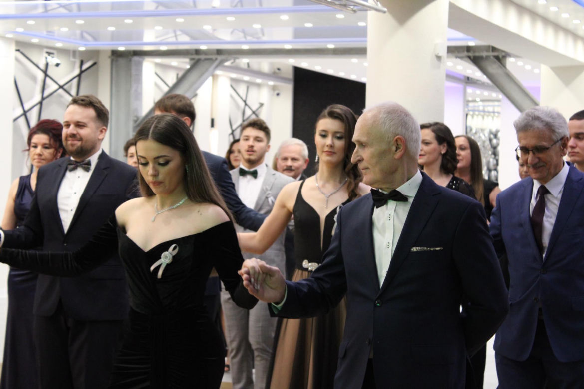 Bal studniówkowy 2024 II Liceum Ogólnokształcącego w Starachowicach
