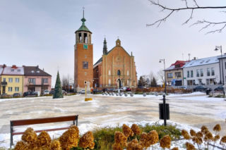 To najpiękniejsze średniowieczne miasto w Małopolsce. Leży obok Krakowa i olśniewa zabytkowym rynkiem