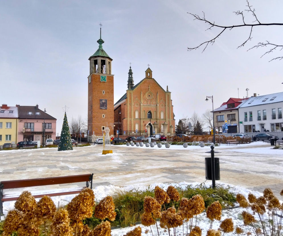 To najpiękniejsze średniowieczne miasto w Małopolsce. Leży obok Krakowa i olśniewa zabytkowym rynkiem