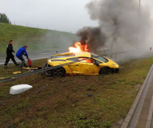 Luksusowe Lamborghini paliło się na A1 koło Tournia! W środku był 42-latek