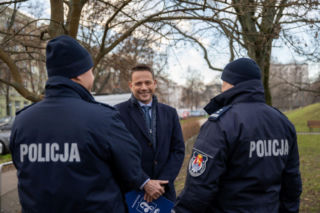 Bezpieczeństwo w Warszawie wchodzi na nowy poziom? Te decyzje Trzaskowskiego wpłyną na życie tysięcy