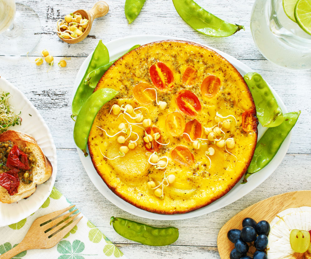 Włoski omlet ziemniaczany z suszonymi pomidorami pieczony w piekarniku