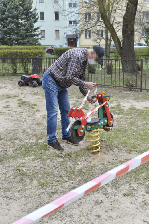 Plac zabaw grozy na Ursynowie. Rodzice drżą o własne dzieci 
