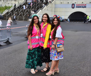 Tysiące ludzi szuka swojego szczęścia na stadionie. Kongres Świadków Jehowy przyciągnął tłumy