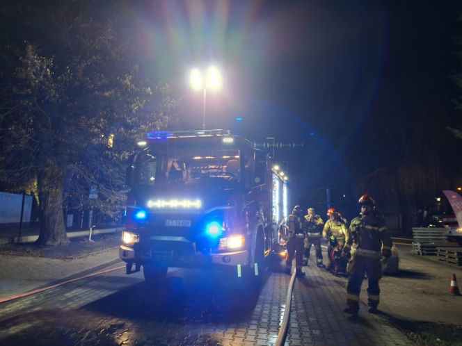 Pożar w Tarnowie. W płomieniach stanął magazyn ze słodyczami