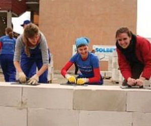 Budowanie z Habitat for Humanity i SOLBETEM