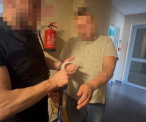 Ojciec podejrzany o seksualne wykorzystanie kilkuletniej córki. Sprawa wyszła na jaw po 10 latach