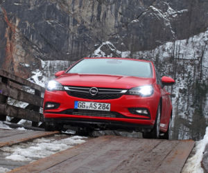Matrycowe reflektory IntelliLux LED w samochodach marki Opel