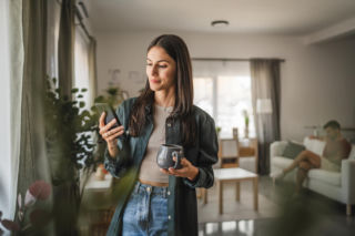 Smartphone pinky nie bierze się znikąd. Sprawdź, czy jesteś w grupie ryzyka 