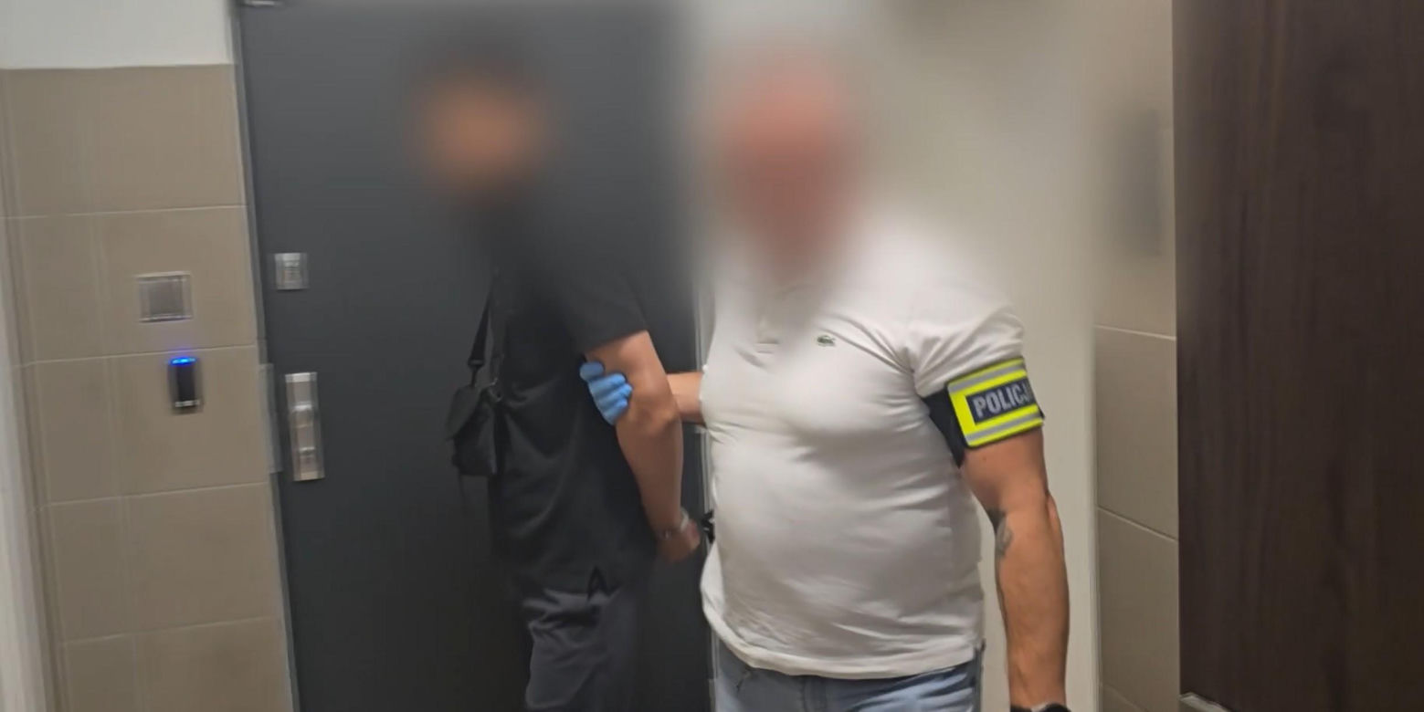 Zasnęła na tylnym siedzeniu taksówki. Obudziła się w zaroślach z kierowcą!