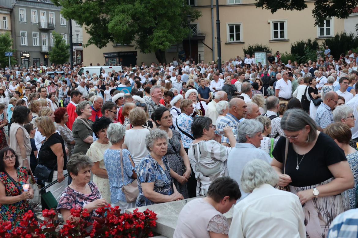 76. rocznica Cudu Lubelskiego. Procesja różańcowa w centrum Lublina