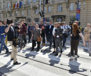 Spacer z Trzaskowskim po centrum Warszawy, Rewolucja na rondzie Dmowskiego się dokonała