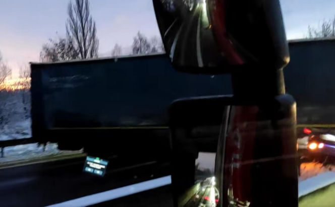 Zablokowana trasa S1 w Sosnowcu. TIR uderzył w barierki