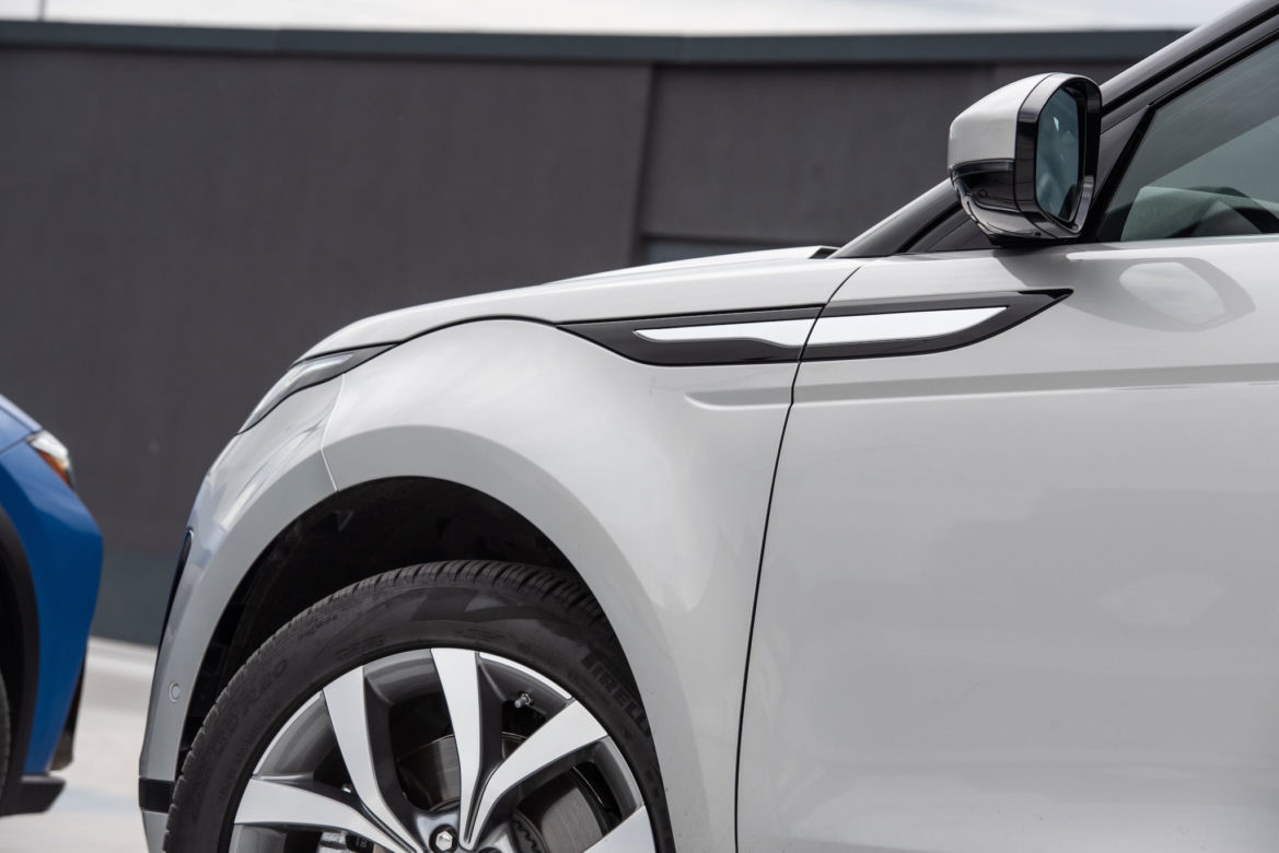 Range Rover Evoque D240 HSE vs Lexus UX 250h 